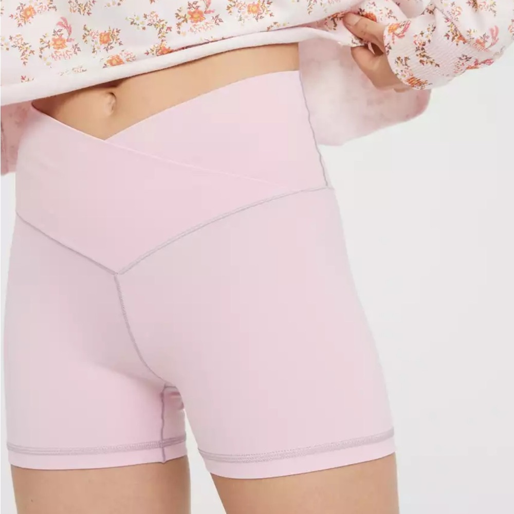CROSSOVER AERIE SHORTS IN PINK